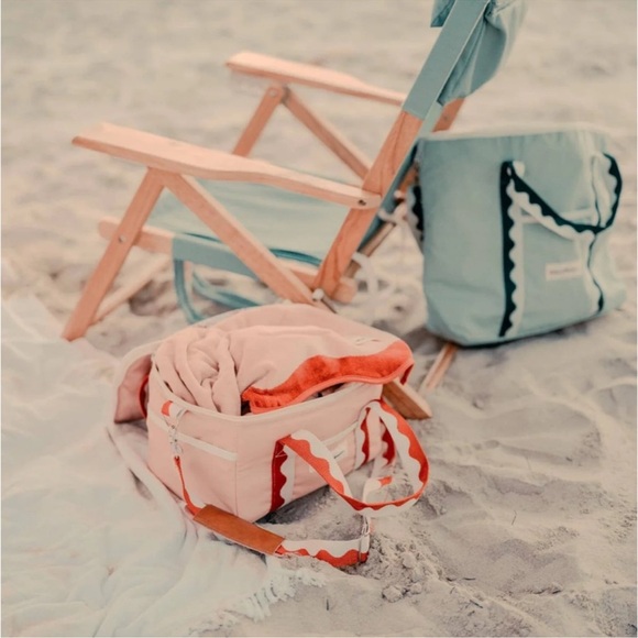 NWT Cooler Scalloped Tote - Picture 2 of 8